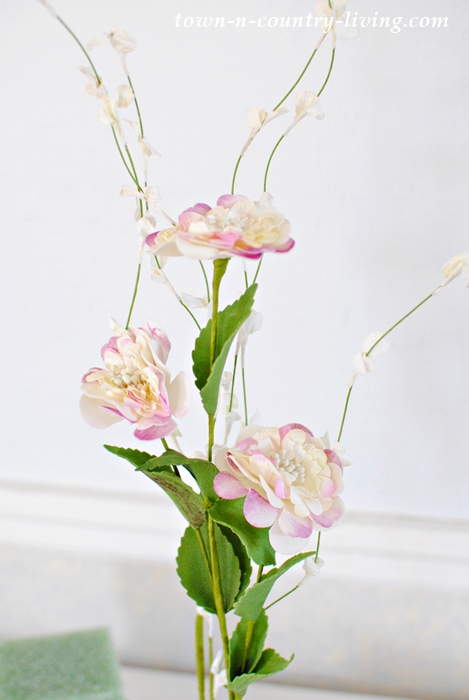 10-Minute Floral Centerpiece - Town & Country Living