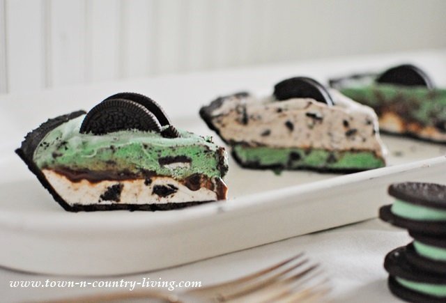 Easy Oreo Cookie Ice Cream Pie