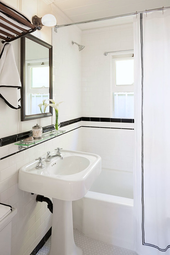 vintage black and white bathroom