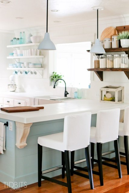 Cottage Style Kitchen in Blue and White