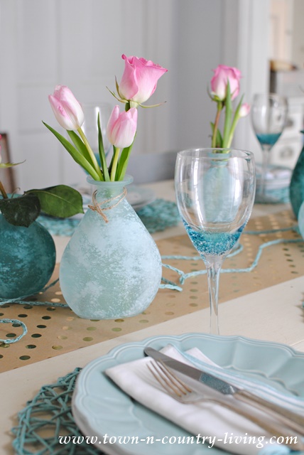 Pink and Blue Color Trend in the Dining Room