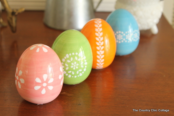 5 Minute Stenciled Eggs