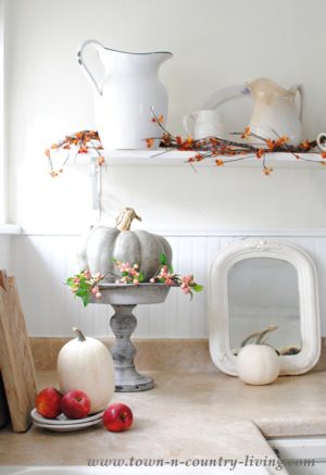 Simple Fall Decorating in a Farmhouse Kitchen