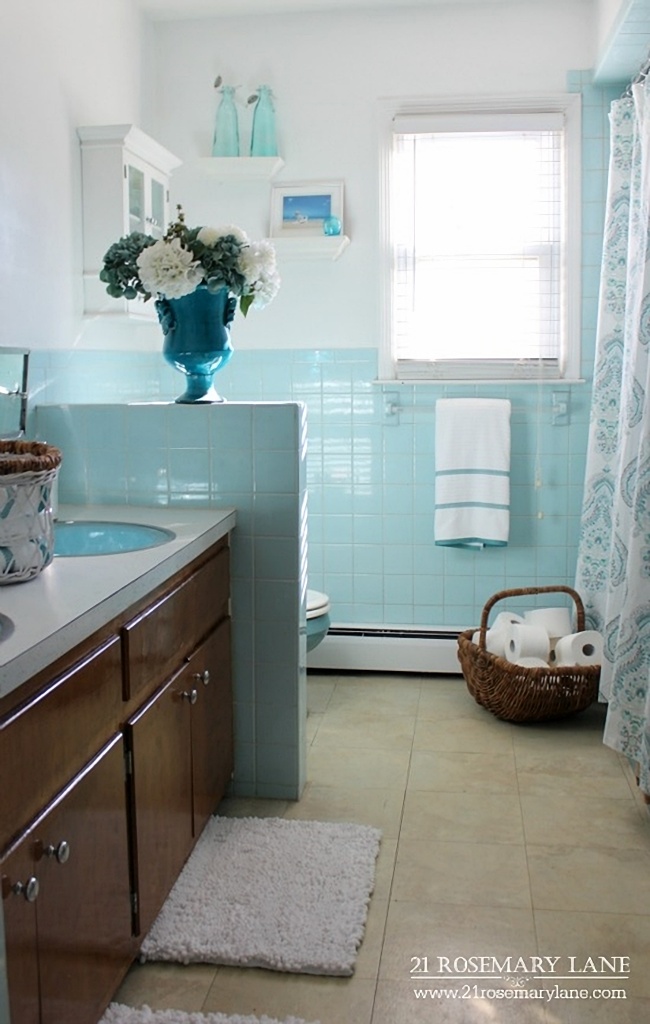 aqua tiles in vintage bathroom