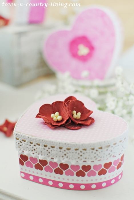 See how to make Valentine heart boxes.