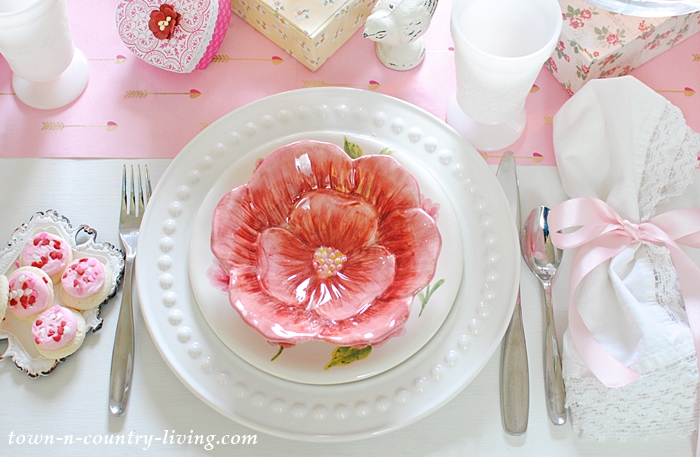 Flower Bowls for a Pretty Pink and White Table Setting