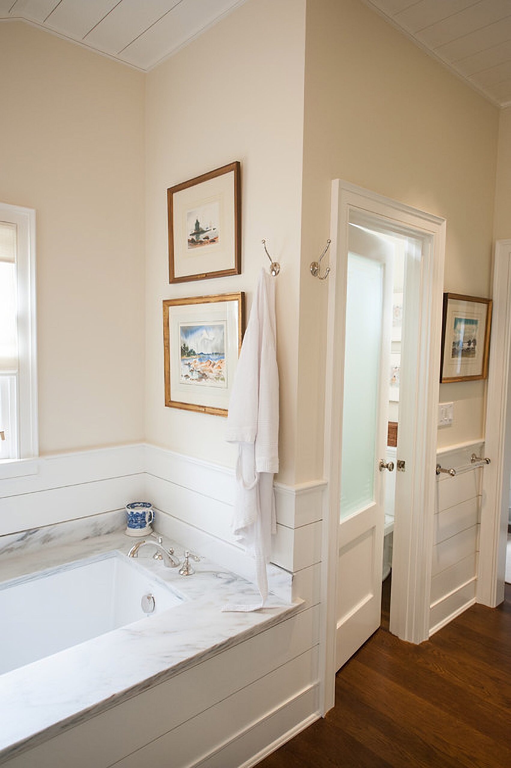 cream and white bathroom