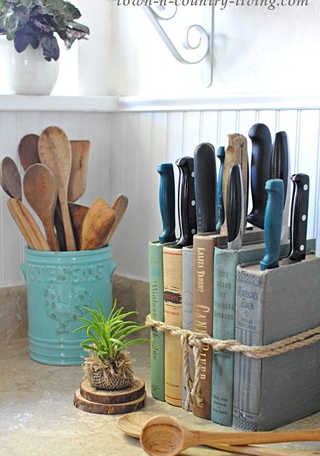 Make a knife holder for your kitchen with vintage books.