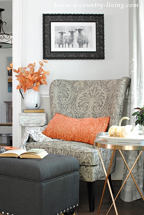 Fall accents in a farmhouse entryway