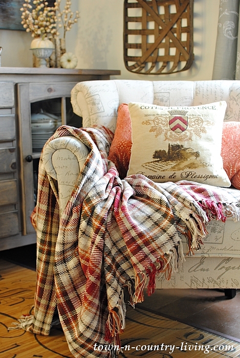 Cozy Living with cotton blankets