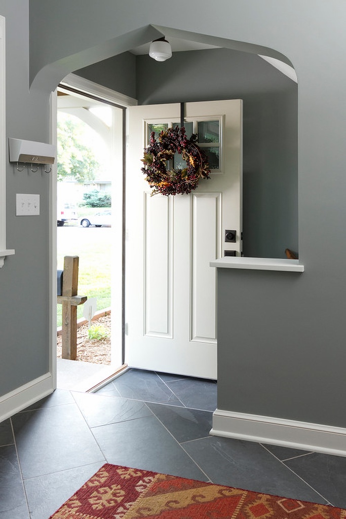 Cape Cod entryway