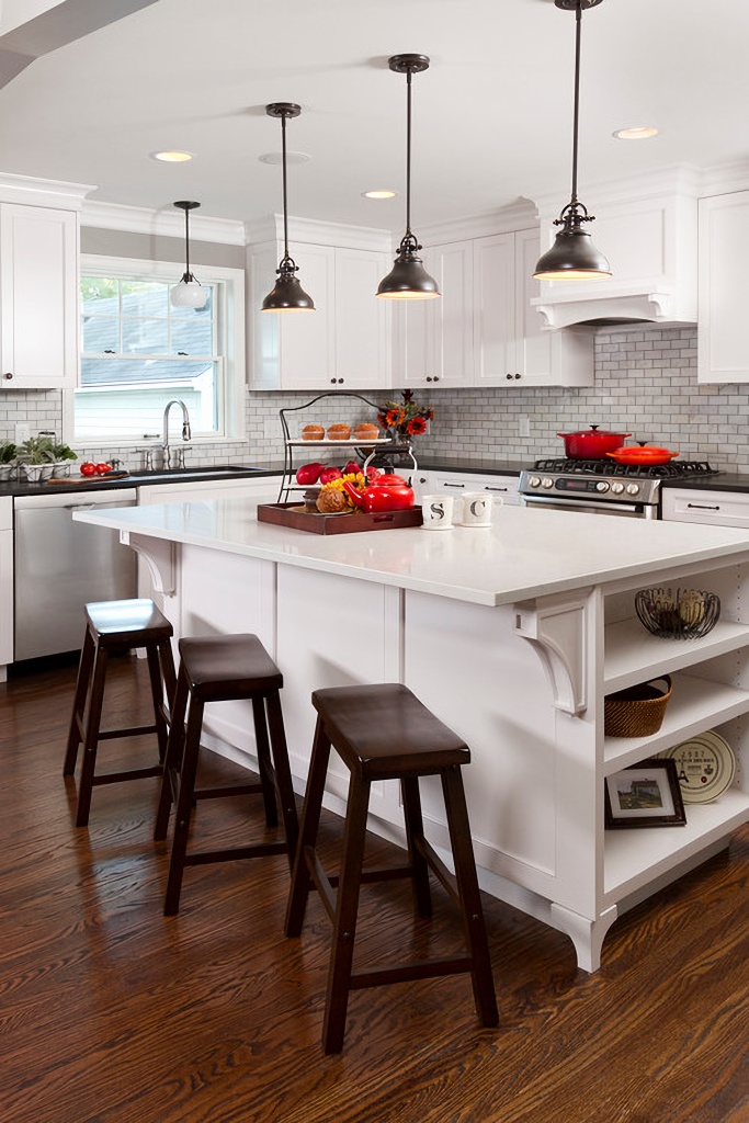 large kitchen island in Cape Cod kitchen