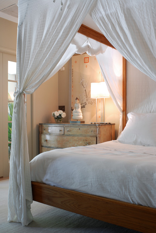 Romantic Canopy Bed