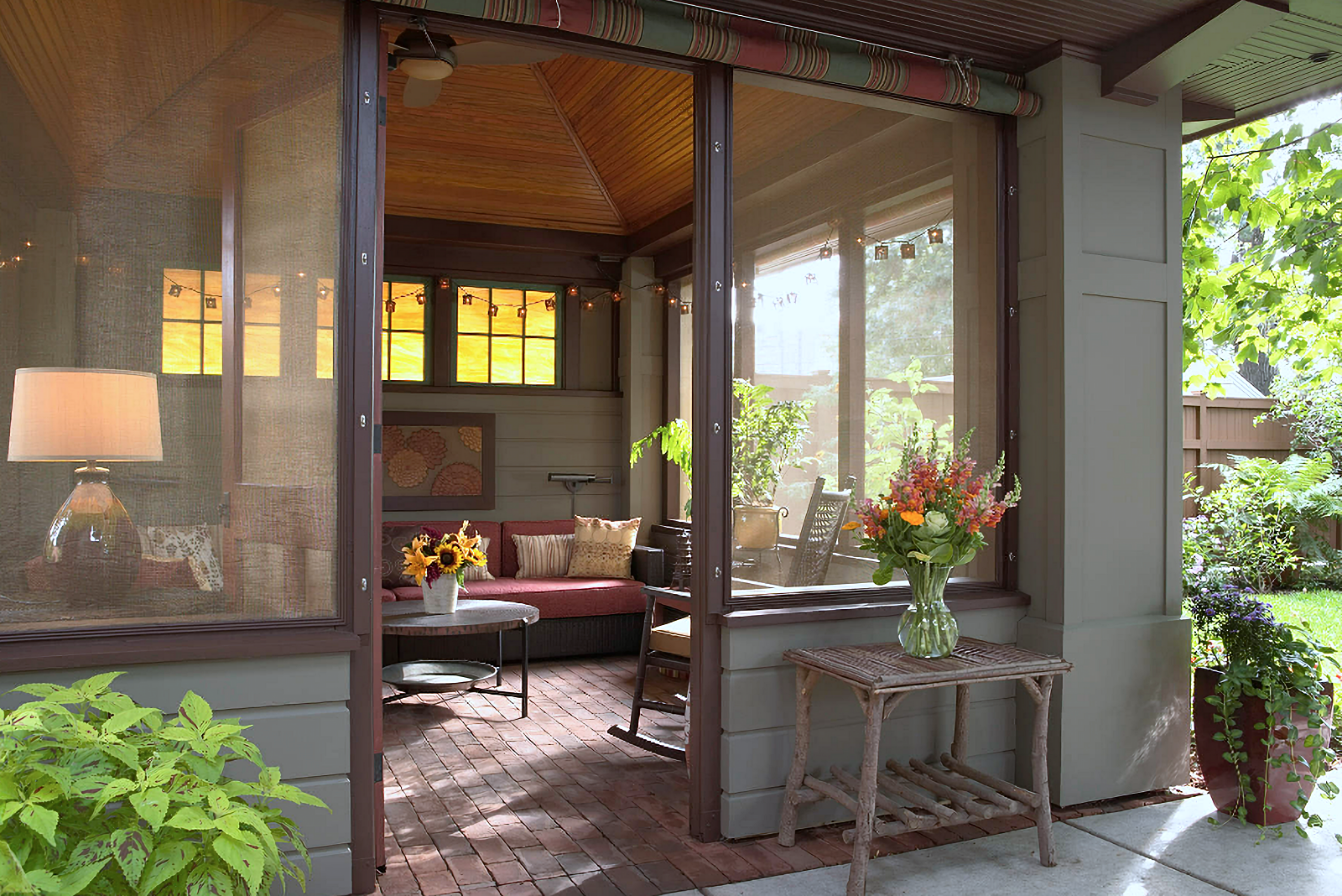 outdoor screened porch