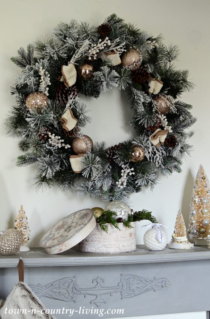 Simple Country Style Christmas Mantel