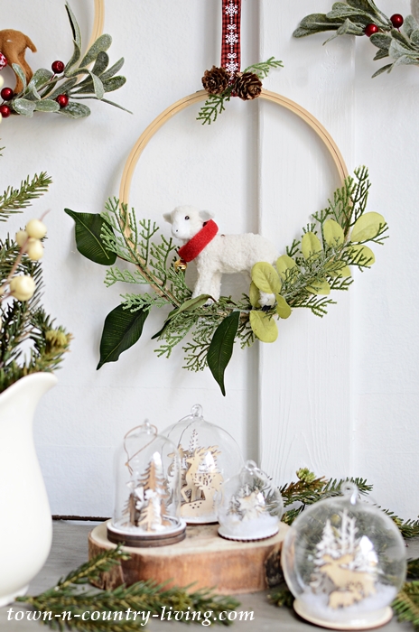 How to Make Embroidery Hoop Christmas Wreaths