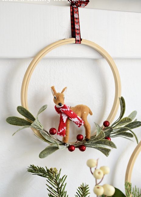DIY Embroidery Hoop Christmas Wreath with Mini Animals