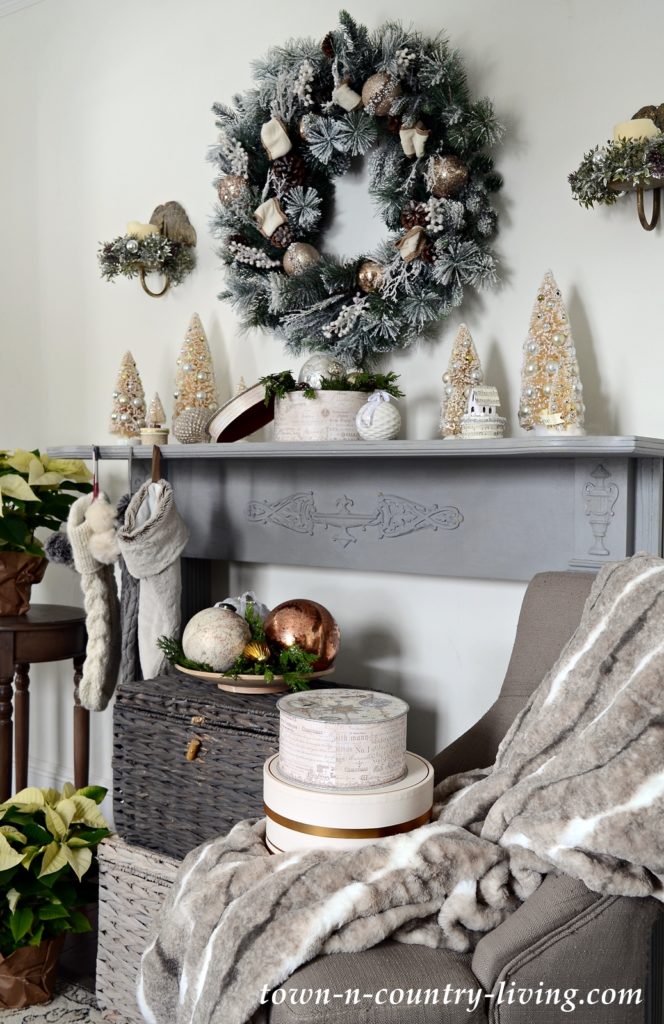 Simple Country Style Christmas Mantel