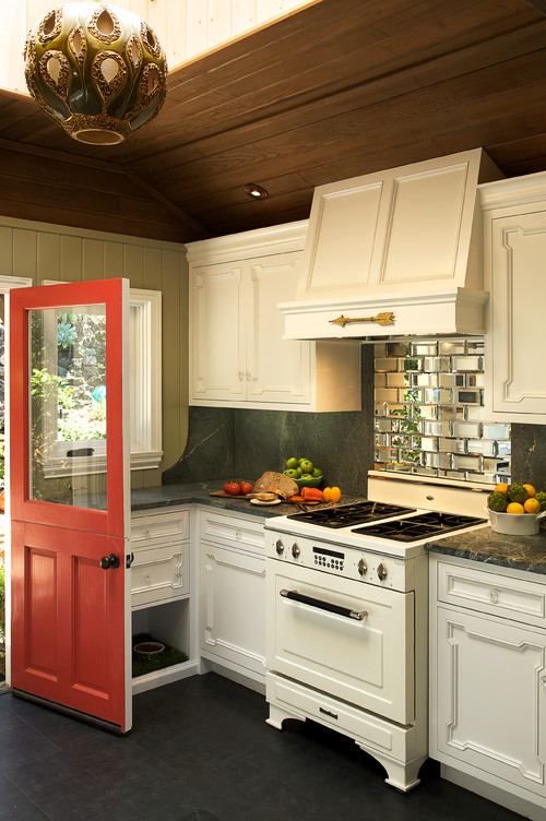 Warm and Cozy Cottage Style Kitchen