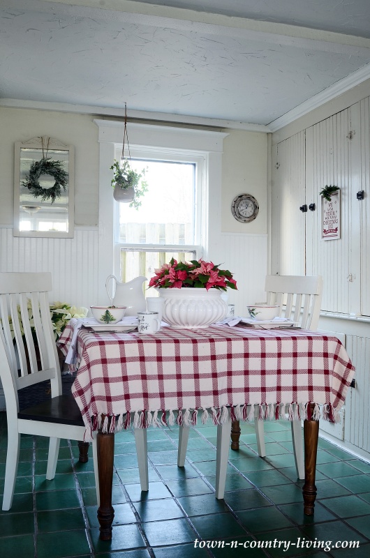 Farmhouse Breakfast Nook Decorated for Christmas