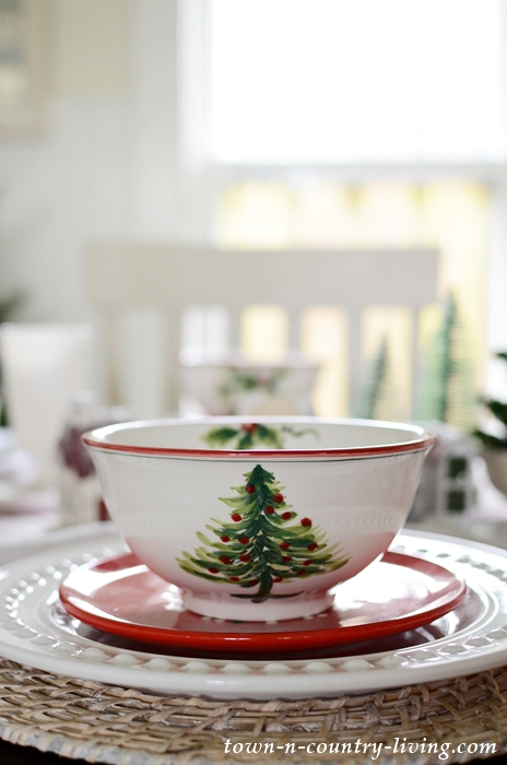 Christmas Table Setting with Christmas Tree Plates