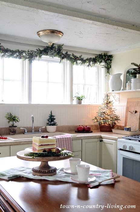 Holiday Home Tour - A Country Style Christmas Kitchen