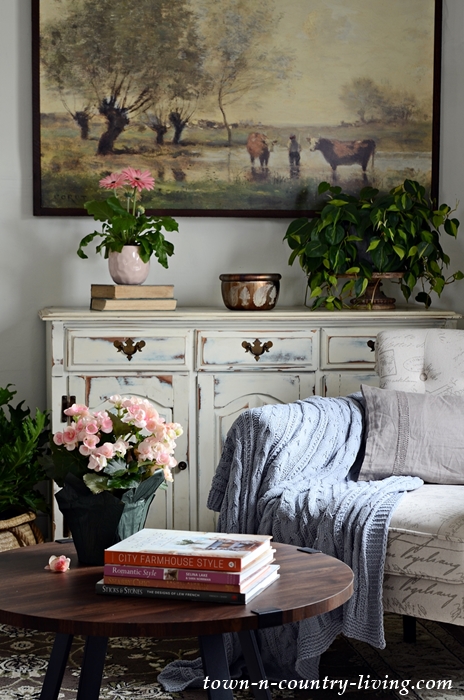Earth Tones and Organic Appeal in a Modern Country Home Tour - Spring Edition