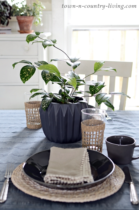 Spring Dining Nook Freshened with Houseplants