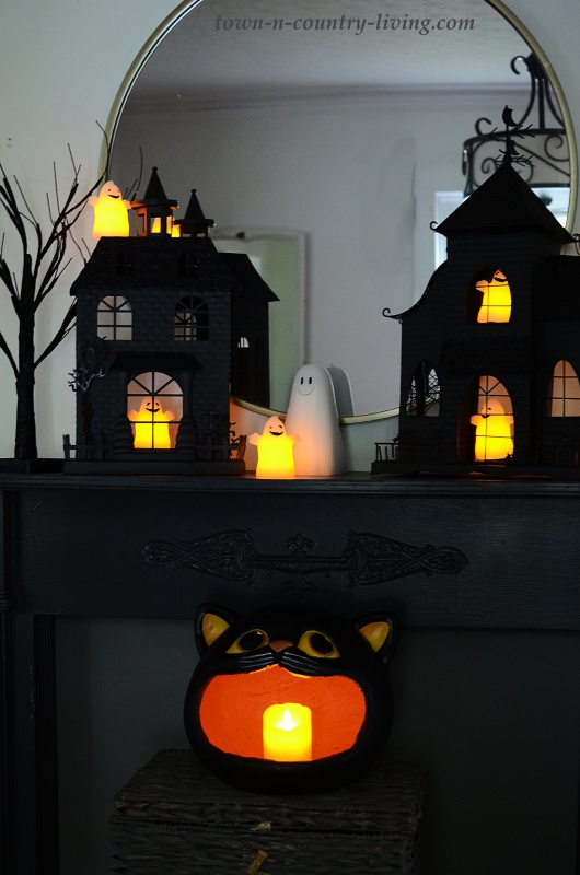 Haunted House Halloween Vignette