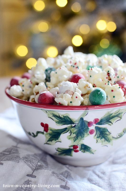 Christmas Popcorn Recipe for the Holidays
