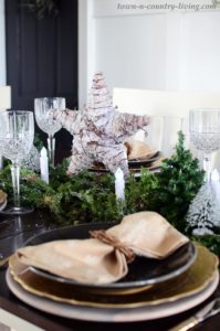 Christmas Centerpiece Ideas for Fuss-Free Entertaining - Town & Country ...