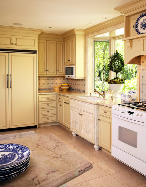 Traditional Custom Kitchen with Cream Colored Cabinets