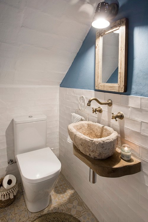 Mediterranean Style Bathroom in Blue and White