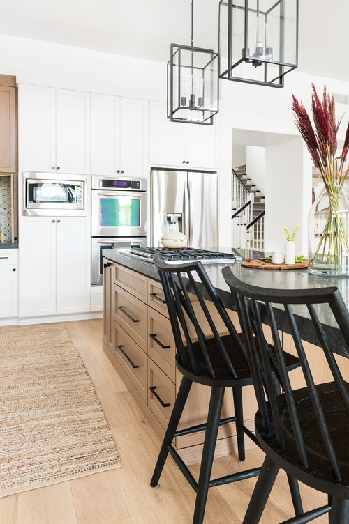 Modern Farmhouse Kitchen with Eat-In Island