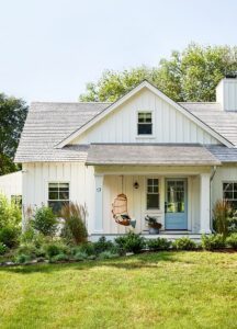 Step Inside This Charming Blue and White Beach House - Town & Country ...