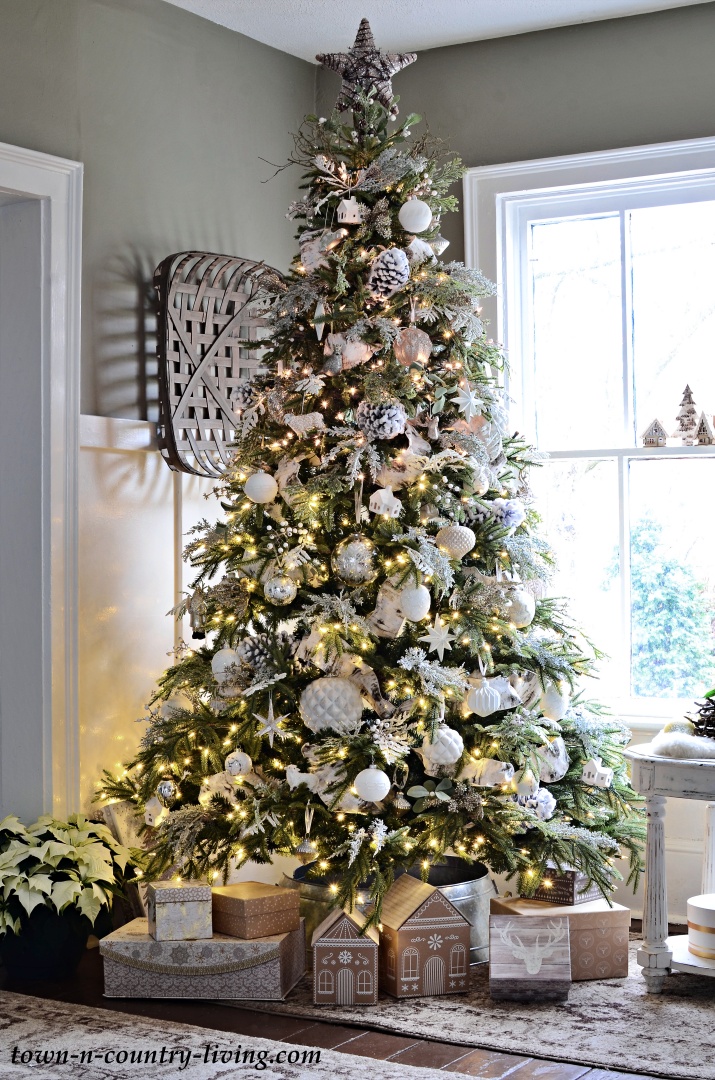 Christmas Country Home Tour 2020 - Town & Country Living
