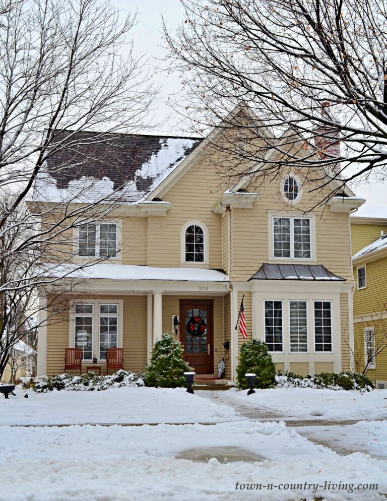 Yellow and Green Homes in Beautiful Naperville - Town & Country Living