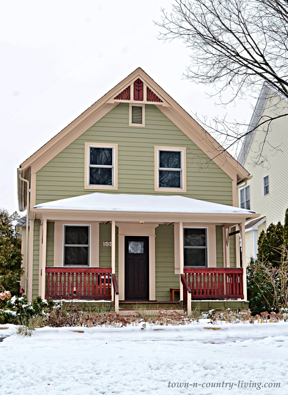 Yellow and Green Homes in Beautiful Naperville - Town & Country Living