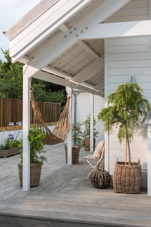Beach Cottage Rental - Front Porch with Hammock