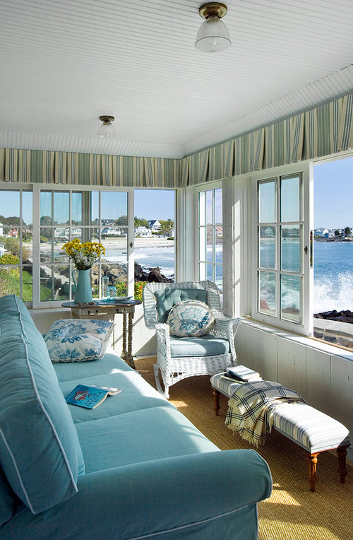 9 Gorgeous Waterfront Rooms with an Incredible View