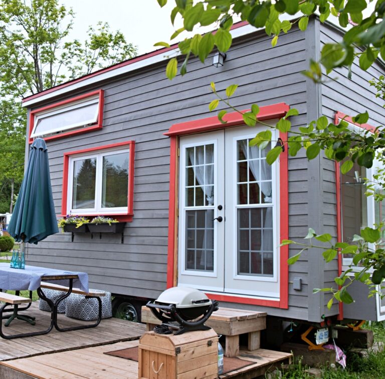 Collection of Quaint Cottages and Tiny Homes Town & Country Living