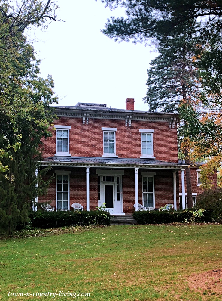 Colonial Rose Inn - red brick bed and breakfast