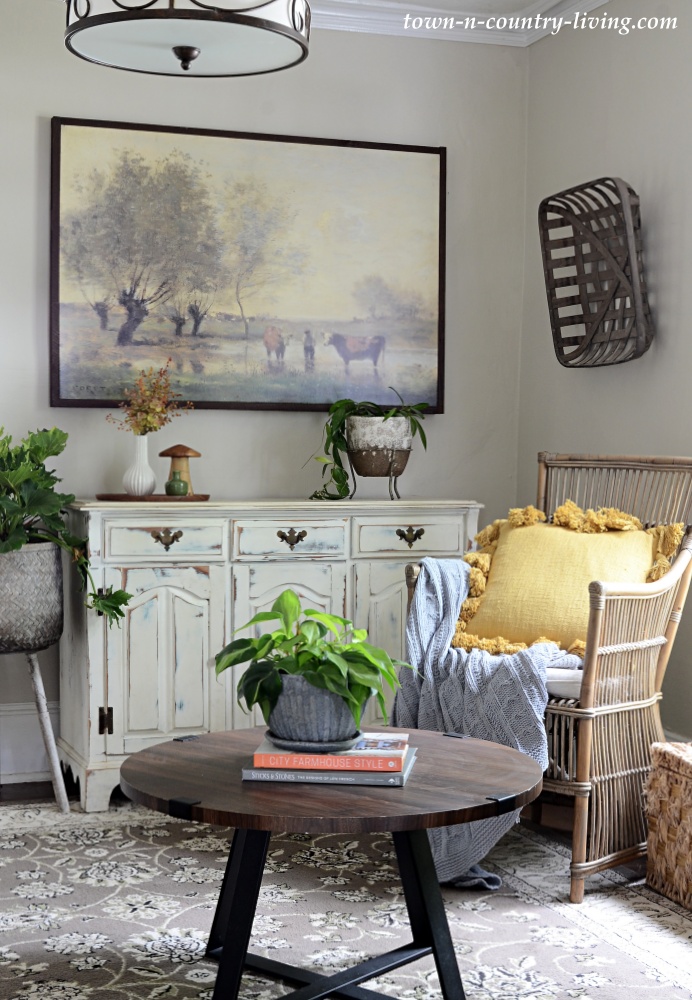country style sitting room with rattan chairs - decorate for fall