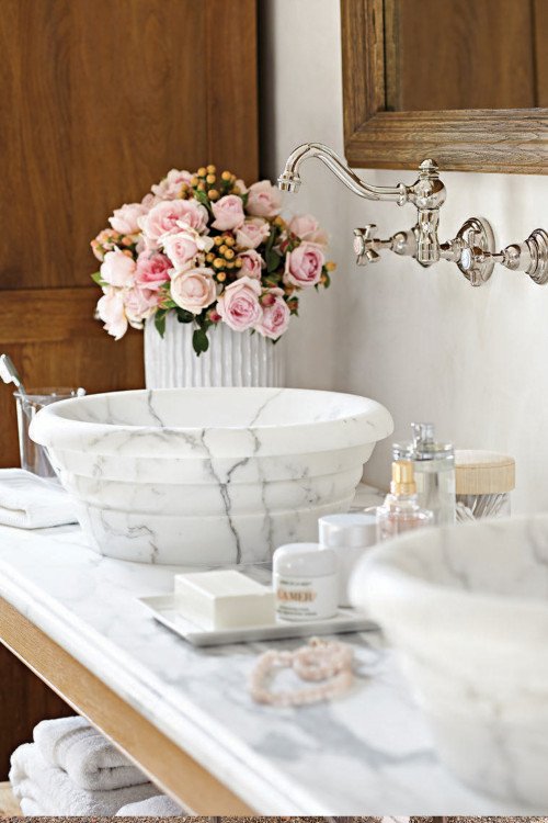 Beautiful French bathroom with pink roses