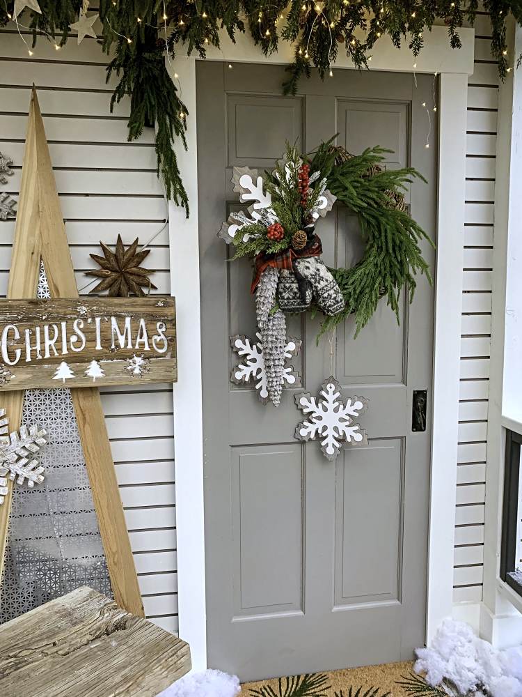 Country style Christmas porch decorations