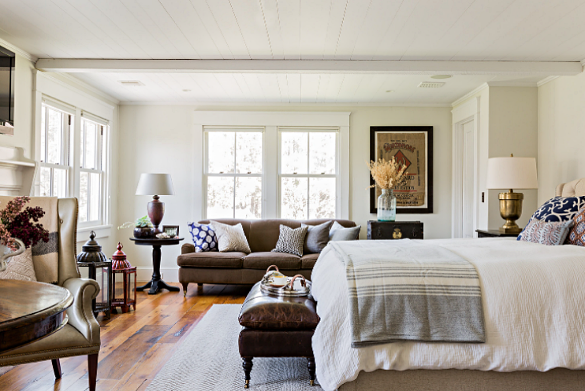 Modern Country Style Bedroom in Historic Bedroom House
