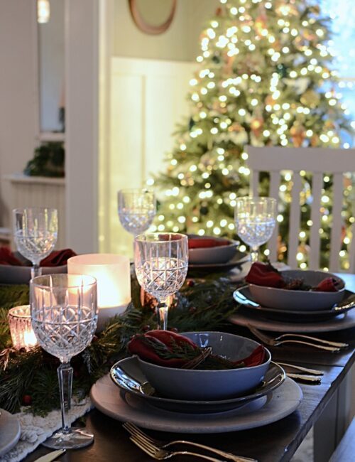 Natural and Romantic Christmas Table Setting