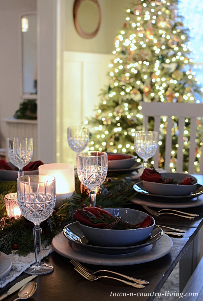 Setting a Natural and Romantic Christmas Table