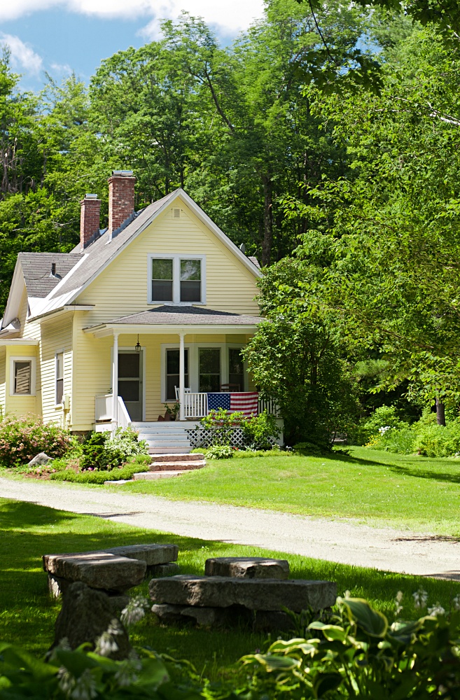 A yellow country home in New Hampshire