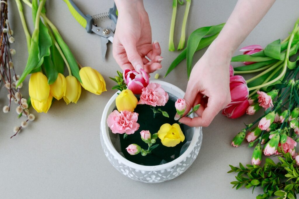 how to create a spring flower arrangement